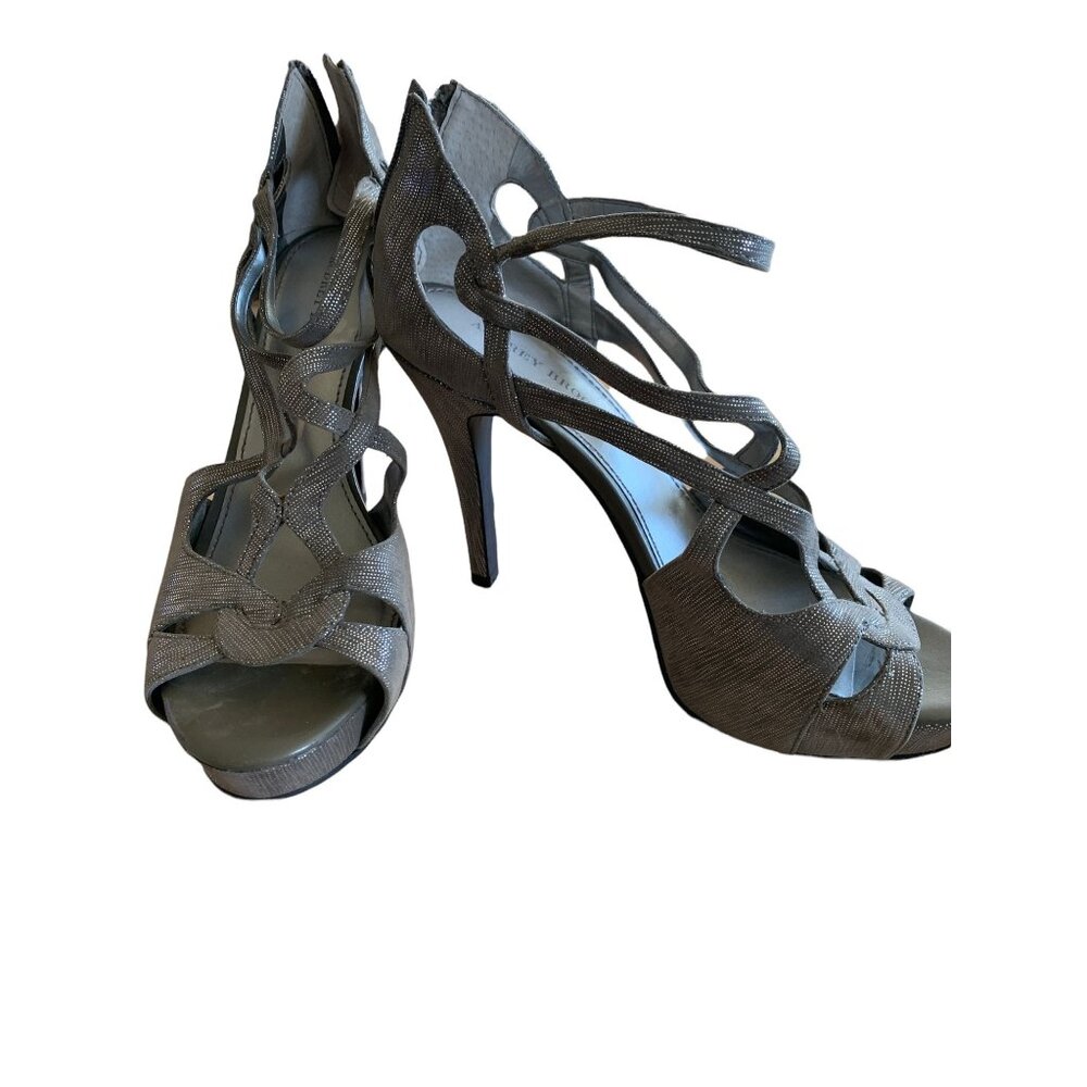 ✌️ 2/$40 ✌️Audrey Brooke Silver Formal Dress 4" Heels sz 9 Zip Back